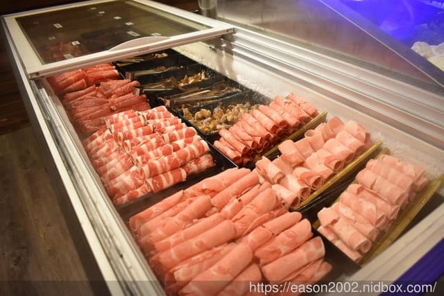 台北公司聚餐吃到飽。嗨蝦蝦百匯鍋物吃到飽。新鮮海鮮/肉品/飲料/甜品/鍋物/握壽司…等，任你吃，吃到飽