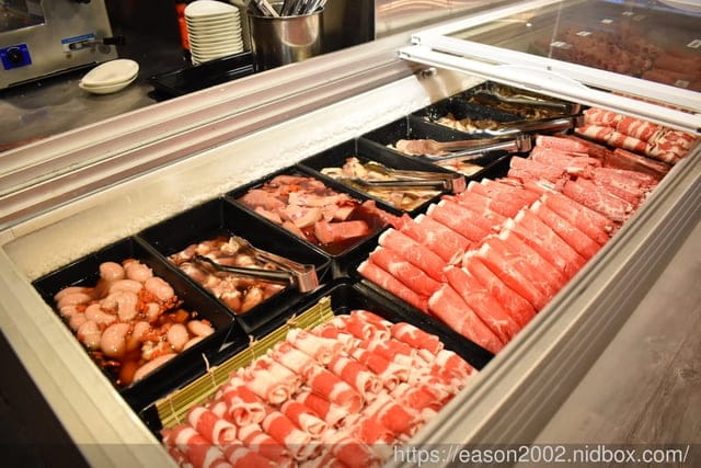 台北公司聚餐吃到飽。嗨蝦蝦百匯鍋物吃到飽。新鮮海鮮/肉品/飲料/甜品/鍋物/握壽司…等，任你吃，吃到飽
