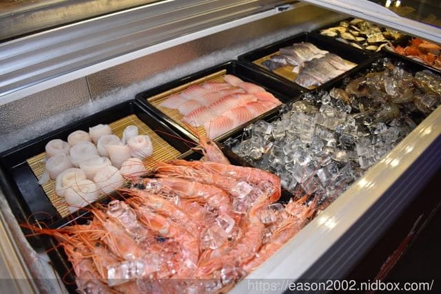 台北公司聚餐吃到飽。嗨蝦蝦百匯鍋物吃到飽。新鮮海鮮/肉品/飲料/甜品/鍋物/握壽司…等，任你吃，吃到飽
