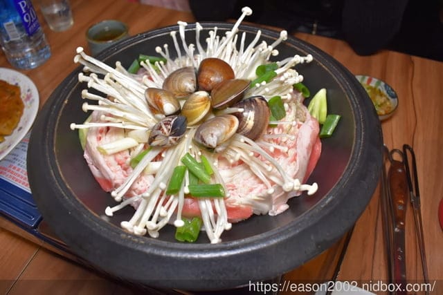 基隆美食推薦。金鍋聚精緻鍋物。食材新鮮嚴選，每日當日配送，超新鮮