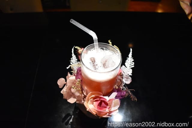 台北天母餐酒館推薦。IcoNiq 餐酒館。特色調酒，讓人心花怒放