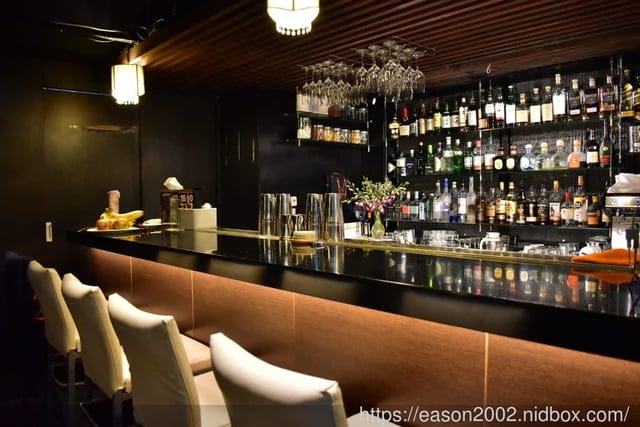台北天母餐酒館推薦。IcoNiq 餐酒館。特色調酒，讓人心花怒放