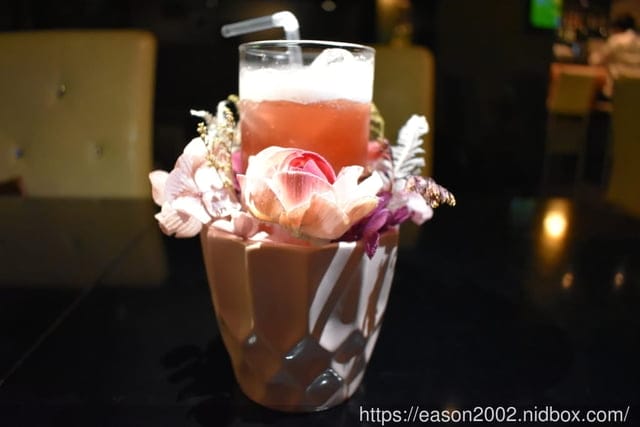 台北天母餐酒館推薦。IcoNiq 餐酒館。特色調酒，讓人心花怒放