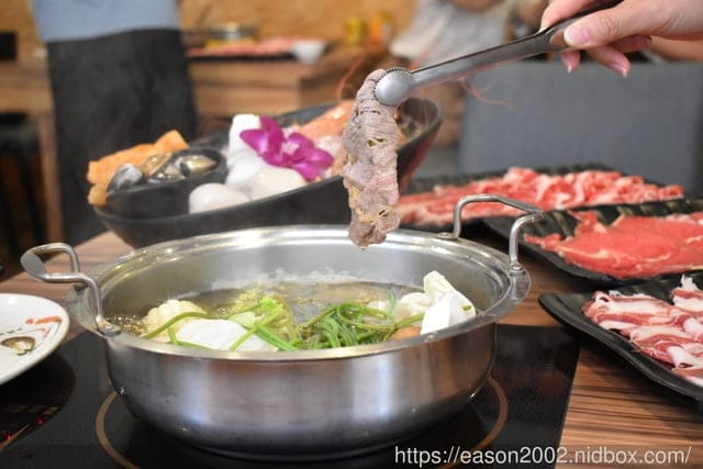 板橋美食推薦。現煮食麻辣鴛鴦火鍋吃到飽。NT＄799享受頂級食材，吃到飽，吃好吃滿