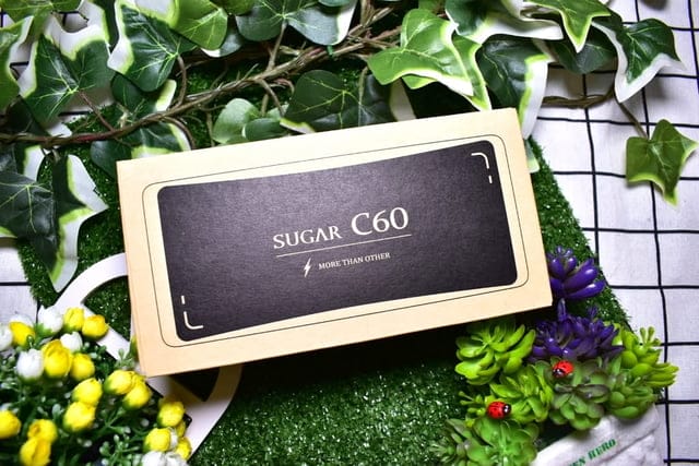平價智慧型手機推薦。SUGAR C60。6.82吋大螢幕，追劇必備。高山青、澗水藍 2色可選擇