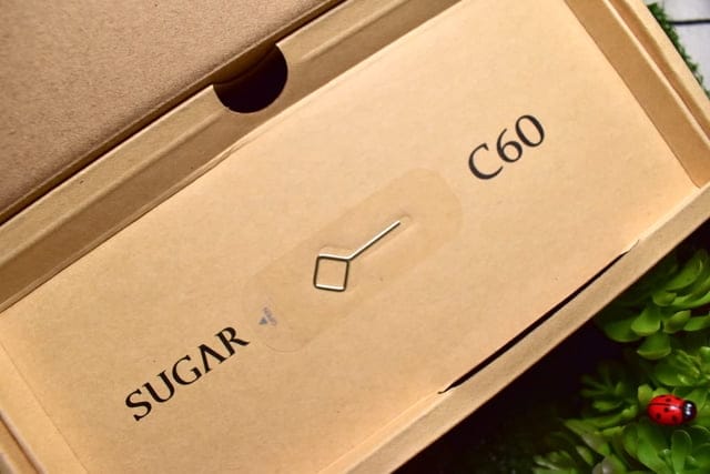 平價智慧型手機推薦。SUGAR C60。6.82吋大螢幕，追劇必備。高山青、澗水藍 2色可選擇