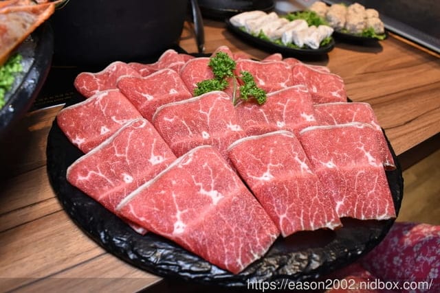 捷運淡水線竹圍站美食。＃鰭川四季鍋物。敲碗激推，來店消費，主餐免費續盤（份量一模一樣）