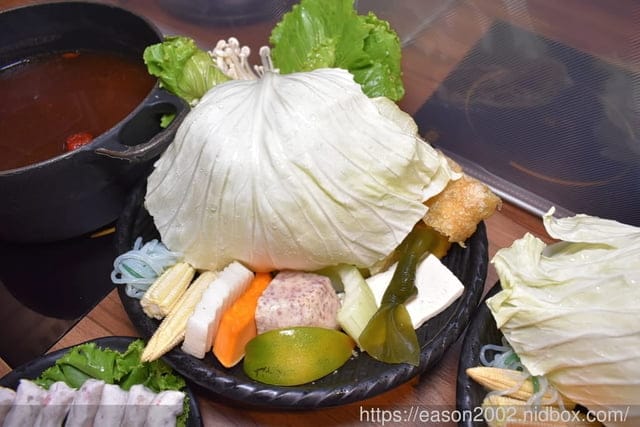 捷運淡水線竹圍站美食。＃鰭川四季鍋物。敲碗激推，來店消費，主餐免費續盤（份量一模一樣）