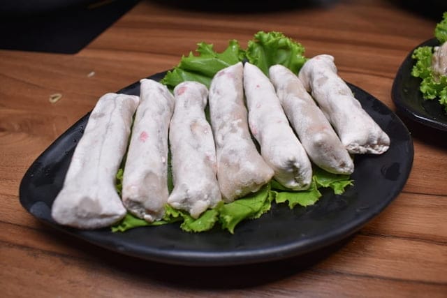 捷運淡水線竹圍站美食。＃鰭川四季鍋物。敲碗激推，來店消費，主餐免費續盤（份量一模一樣）