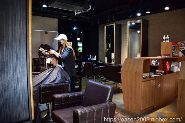 板橋護髮推薦。Wor 髮廊板橋染髮推薦1500元不分長短。#Wor Hair Styling（新埔店）。專業級的護髮，親民價位