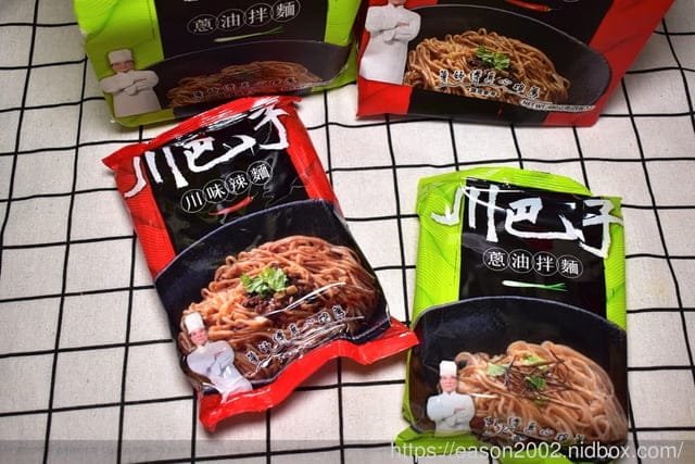 川巴子乾拌麵。快速即食的香Q麵條＆調味，待在家免出門，就可以享受美味