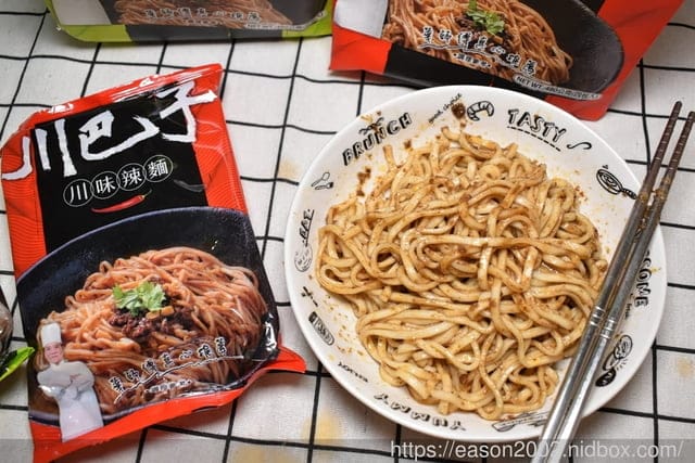 川巴子乾拌麵。快速即食的香Q麵條＆調味，待在家免出門，就可以享受美味