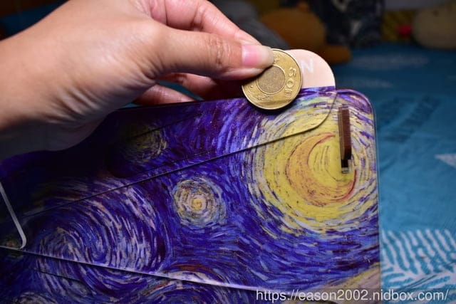 療癒系生活小物推薦。WOOD存錢筒/DIY手作，輕輕一投，自動分類你的零錢