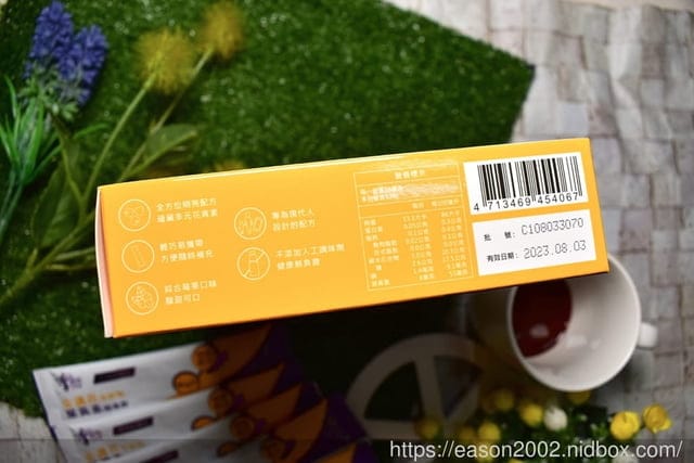 李時珍 金盞花萃取物葉黃素精華飲。添加多元花青素，清晰有神的秘密武器