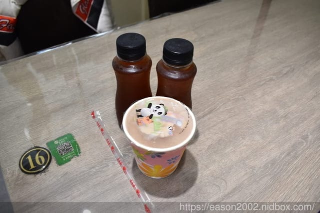 新店咖理飯推薦。迎食流-新店大坪林店。好吃平價的咖理飯，可加醬加飯，無限量供應熱麥茶&湯品