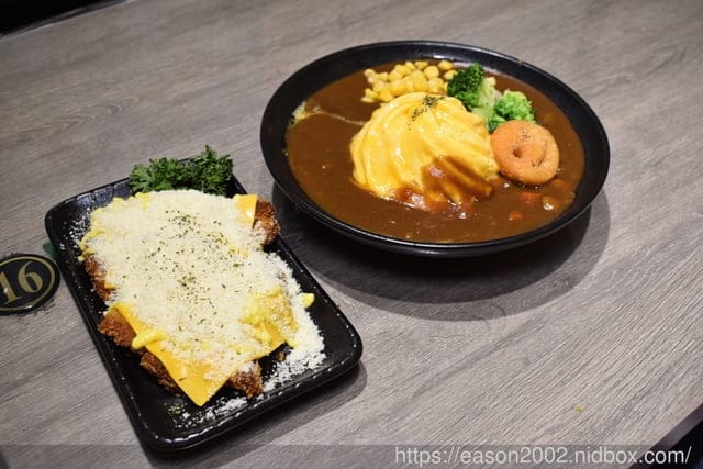新店咖理飯推薦。迎食流-新店大坪林店。好吃平價的咖理飯，可加醬加飯，無限量供應熱麥茶&湯品