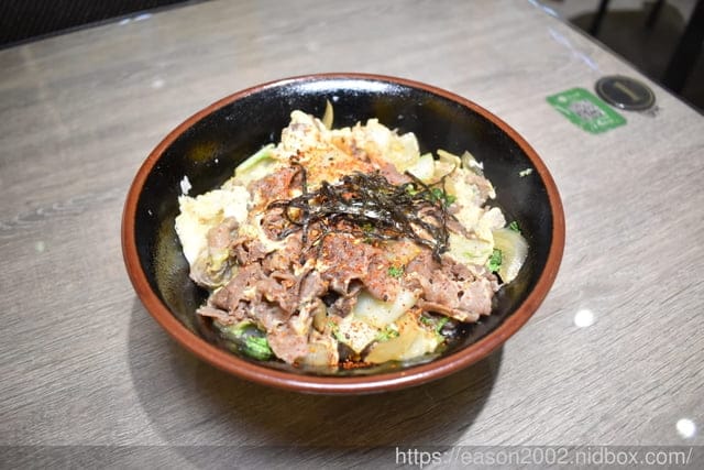 新店咖理飯推薦。迎食流-新店大坪林店。好吃平價的咖理飯，可加醬加飯，無限量供應熱麥茶&湯品
