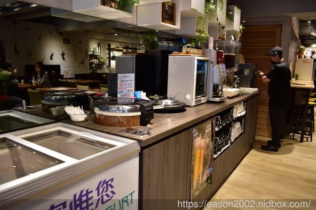 東區鐵板燒。金鶴屋Kintsuruya-延吉總店。雙人套餐吃飽足，蔬菜份量超多。享受飲料吧/冰淇淋/白飯/味增湯 無限量供應