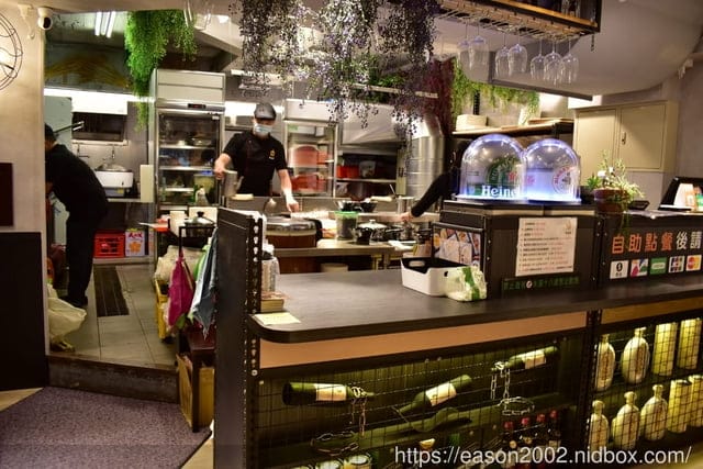 東區鐵板燒。金鶴屋Kintsuruya-延吉總店。雙人套餐吃飽足，蔬菜份量超多。享受飲料吧/冰淇淋/白飯/味增湯 無限量供應