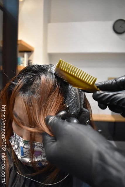 新莊染髮推薦。Wor 髮廊新莊染髮推薦1500元不分長短。#Wor Hair Styling（新莊店）。專業級的護髮，親民價位
