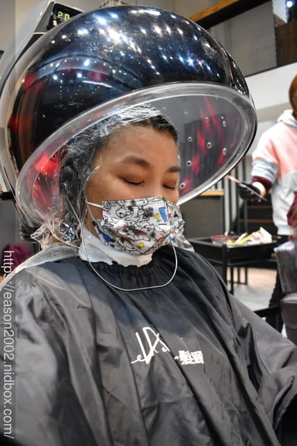 新莊染髮推薦。Wor 髮廊新莊染髮推薦1500元不分長短。#Wor Hair Styling（新莊店）。專業級的護髮，親民價位