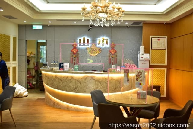 板橋按摩。山本足體養生會館。特別的水晶泥泡腳，程序1小時，雙足暖呼呼。躺著休憩一下，舒服又暖和
