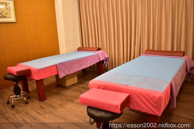 板橋按摩。山本足體養生會館。特別的水晶泥泡腳，程序1小時，雙足暖呼呼。躺著休憩一下，舒服又暖和