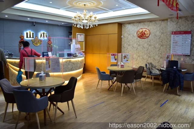板橋按摩。山本足體養生會館。特別的水晶泥泡腳，程序1小時，雙足暖呼呼。躺著休憩一下，舒服又暖和