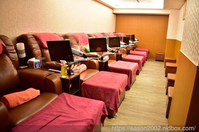 板橋按摩。山本足體養生會館。特別的水晶泥泡腳，程序1小時，雙足暖呼呼。躺著休憩一下，舒服又暖和
