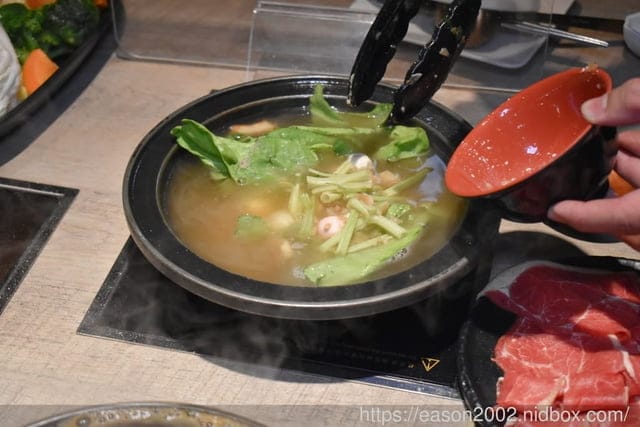 全台最大火鍋集團。樂多多集團/來新莊插旗第二家。狂一鍋 新台式火鍋（新莊八德店）。火鍋迷必吃名店。排隊宵夜名店