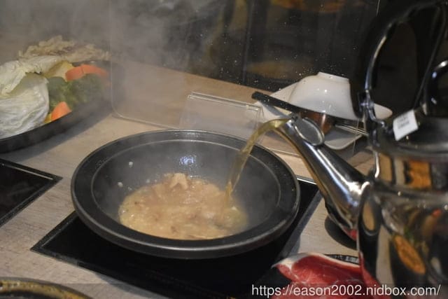 全台最大火鍋集團。樂多多集團/來新莊插旗第二家。狂一鍋 新台式火鍋（新莊八德店）。火鍋迷必吃名店。排隊宵夜名店