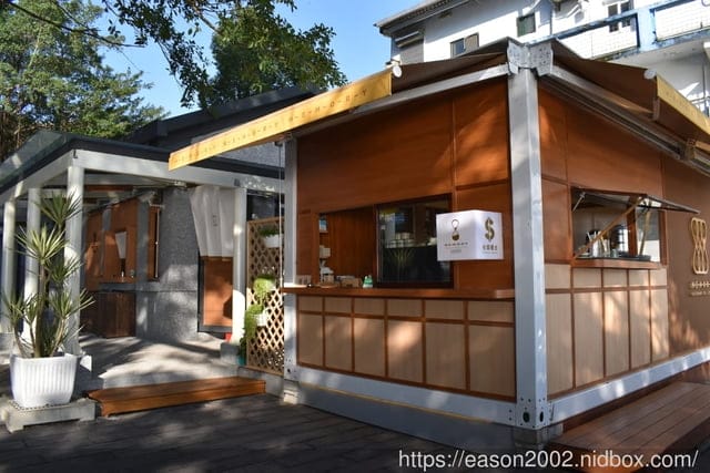 淡水「河景第一排」浪漫夕陽打卡新熱點。＃時光樹影。日式洋小屋老宅變身絕美景觀餐廳。在地小農食材私房主廚台菜，坐擁淡水河畔絕美景觀。特選在地小農新鮮食材質感甜點屋