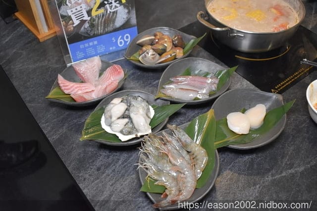 台北中山平價火鍋吃到飽推薦。＃什玖鍋物。NT＄299吃到飽，免費享用蔬食火鍋料自助吧/飲料吧。飯後還有免費霜淇淋可以吃