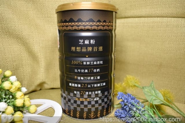 芝初高鈣黑芝麻粉罐裝380g。8倍細緻，小分子，快速溶解，好吸收。比牛奶高17倍鈣含量，輕鬆補鈣，好幫手
