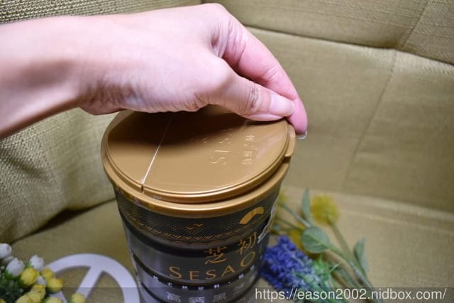 芝初高鈣黑芝麻粉罐裝380g。8倍細緻，小分子，快速溶解，好吸收。比牛奶高17倍鈣含量，輕鬆補鈣，好幫手