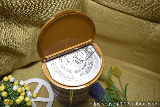 芝初高鈣黑芝麻粉罐裝380g。8倍細緻，小分子，快速溶解，好吸收。比牛奶高17倍鈣含量，輕鬆補鈣，好幫手