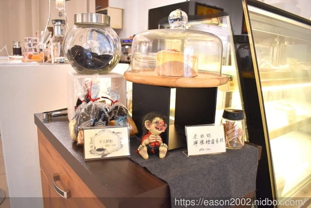 永春不限時咖啡廳，觀音卡占卜。＃藝大精品咖啡館。享受舒適無壓的悠閒下午茶，同時占卜，療癒身心靈