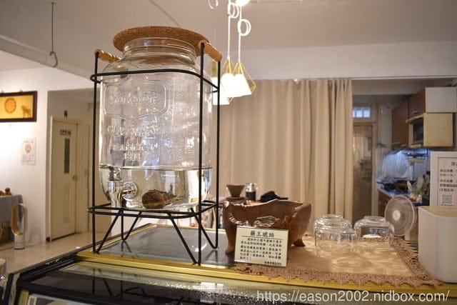 永春不限時咖啡廳，觀音卡占卜。＃藝大精品咖啡館。享受舒適無壓的悠閒下午茶，同時占卜，療癒身心靈
