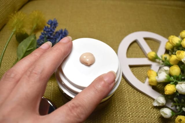 2022熟齡肌專用抗老聖品推薦。JASTAINA 植物性激素極緻霜。精選植萃，天然保濕抗老成分