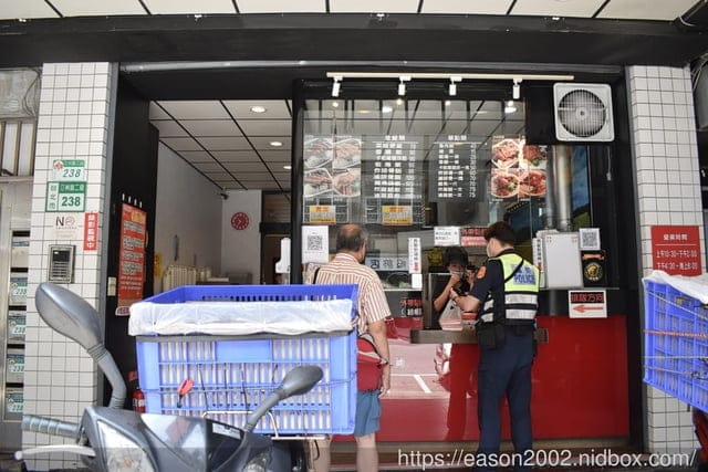 中正區便當。黑滷魯肉飯。訂便當率高的人氣美食。魯肉香氣四溢，原汁原味，排骨飯超推～