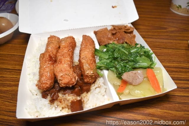 中正區便當。黑滷魯肉飯。訂便當率高的人氣美食。魯肉香氣四溢，原汁原味，排骨飯超推～