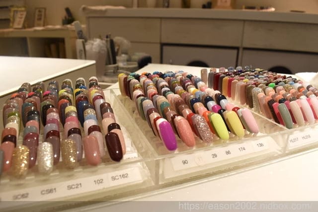 台北內湖美甲光療推薦。＃帔蘿美甲Pearl Nail。美甲同時呵護滋潤雙手，乾淨舒適的美甲空間