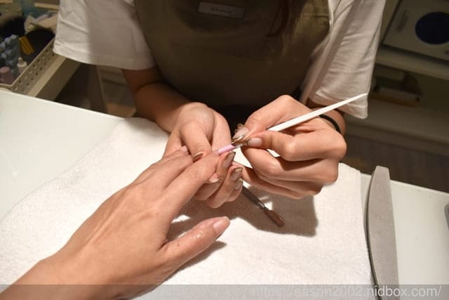 台北內湖美甲光療推薦。＃帔蘿美甲Pearl Nail。美甲同時呵護滋潤雙手，乾淨舒適的美甲空間