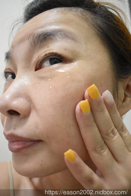 抗老精華液推薦。愛巳美妝-六胜肽抗皺精華液。抗老緊緻，同時滋潤肌膚，維持肌膚油水混合