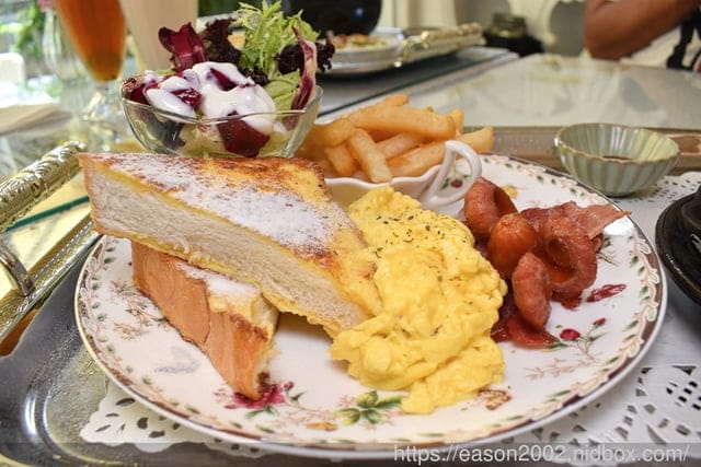 中山咖哩/中山甜點推薦。Moni咖哩中山旗艦店。不使用塊狀咖哩，堅持食材新鮮嚴選