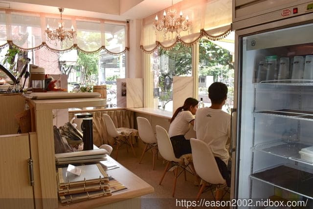 中山咖哩/中山甜點推薦。Moni咖哩中山旗艦店。不使用塊狀咖哩，堅持食材新鮮嚴選