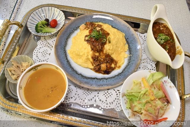 中山咖哩/中山甜點推薦。Moni咖哩中山旗艦店。不使用塊狀咖哩，堅持食材新鮮嚴選
