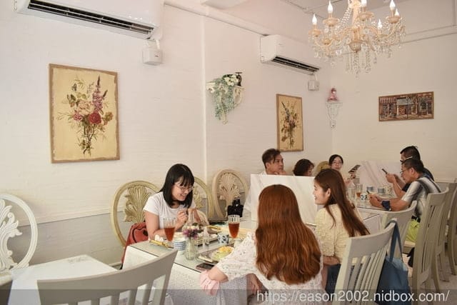 中山咖哩/中山甜點推薦。Moni咖哩中山旗艦店。不使用塊狀咖哩，堅持食材新鮮嚴選
