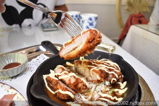 中山咖哩/中山甜點推薦。Moni咖哩中山旗艦店。不使用塊狀咖哩，堅持食材新鮮嚴選