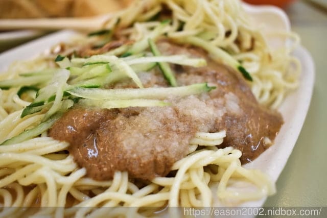 板橋中山公園麵線（淡水店）。淡水麵線推薦。綜合麵線＋臭豆腐＋涼麵。一年四季都合宜的銅板價美食